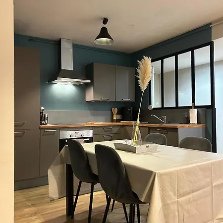 Deux Chambres, Stationnement Gratuit, Cité Du Design *